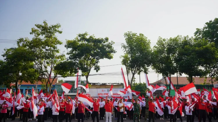 Pemkot Probolinggo Bagikan 10.647 Bendera Merah Putih
