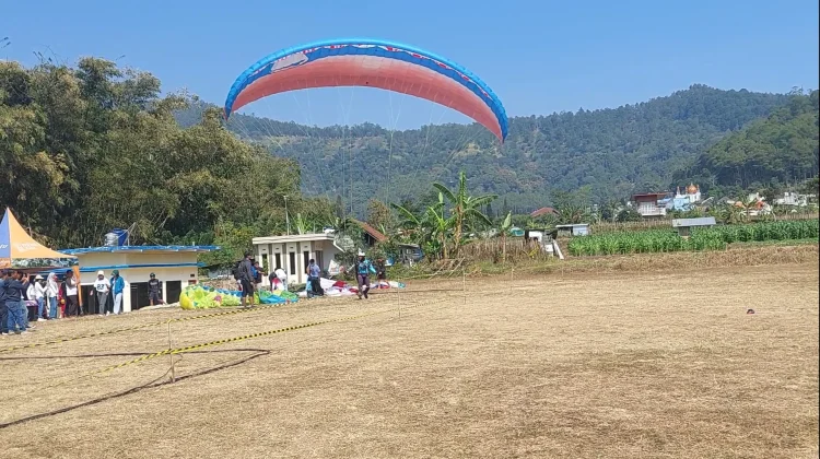 Pemkot Batu Kaji Ulang Landing Zone Paralayang Songgokerto