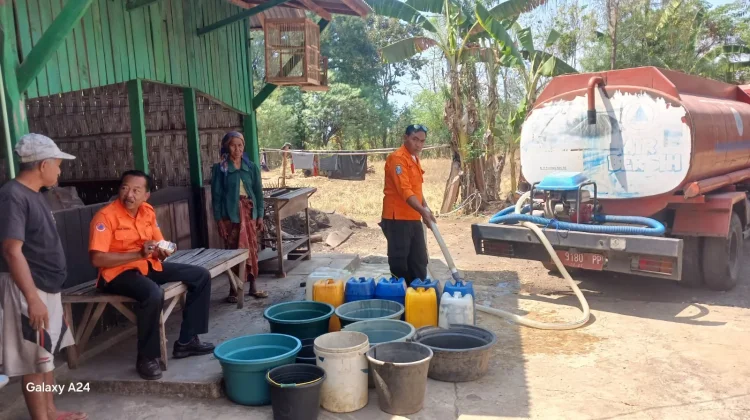 BPBD Kabupaten Probolinggo Salurkan 5.000 Liter Air Bersih
