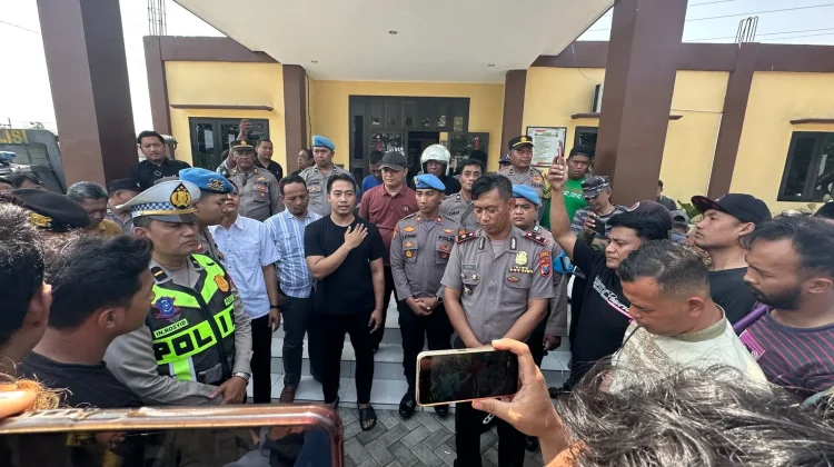 Protes Kematian Warga Diduga Dianiaya Oknum Polisi, Massa Datangi Mapolsek Beji