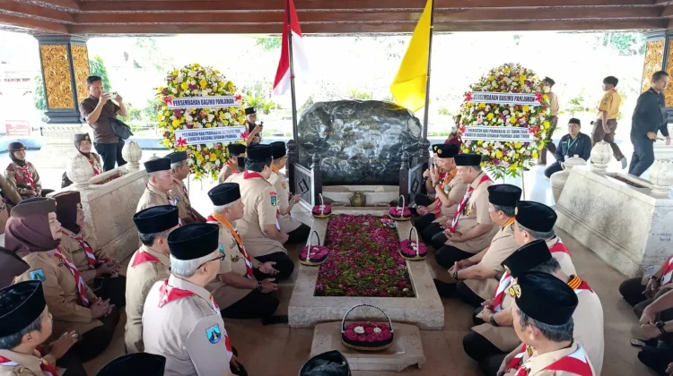 Ketua Kwarnas Awali Rangkaian Hari Pramuka dengan Ziarah Makam Bung Karno