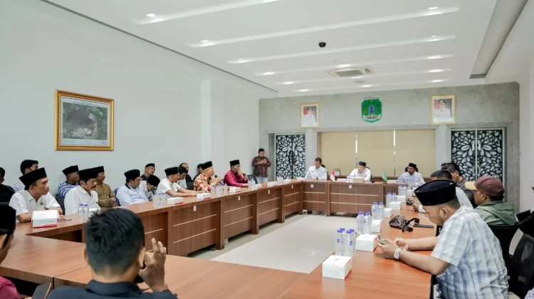 Puluhan Warga Alastlogo Kembali Curhat ke Bupati Pasuruan imbas Peluru Nyasar