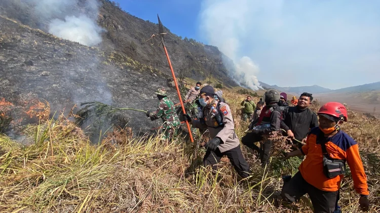 Polres Probolinggo Intensifkan Penanganan Karhutla Gunung Bromo