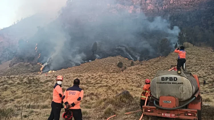 Karhutla Bromo Meluas, Water Bombing Digencarkan