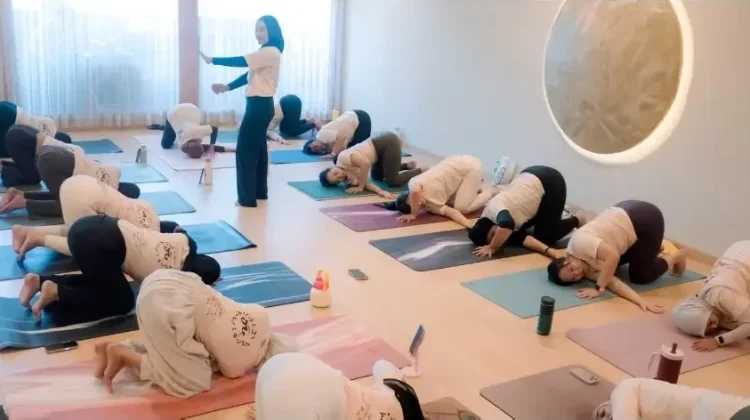 Yoga atau Pilates di 1st Anniversary HET Studio Malang, Serupa namun Tak Sama