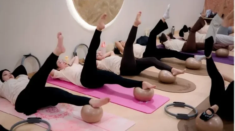 Yoga atau Pilates di 1st Anniversary HET Studio Malang, Serupa namun Tak Sama