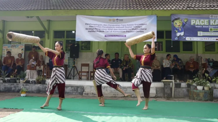 UNESA Perkuat Pendidikan Inklusif Pesisir Pacitan lewat Seni Tari