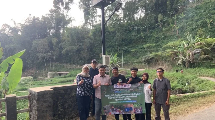 Polinema Perkuat Keselamatan Banyumaro River Tubing Berbasis Teknologi IoT