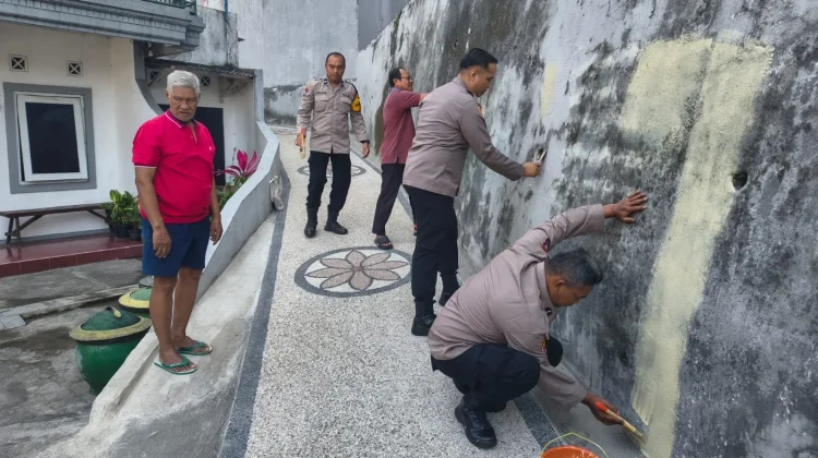 Polresta Makota dan Warga Gotong Royong Memperindah Lingkungan