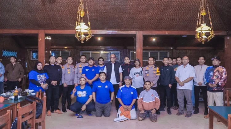 Kapolresta Malang Kota Bersama Polda Jatim Pertemukan Aremania dan Bonek