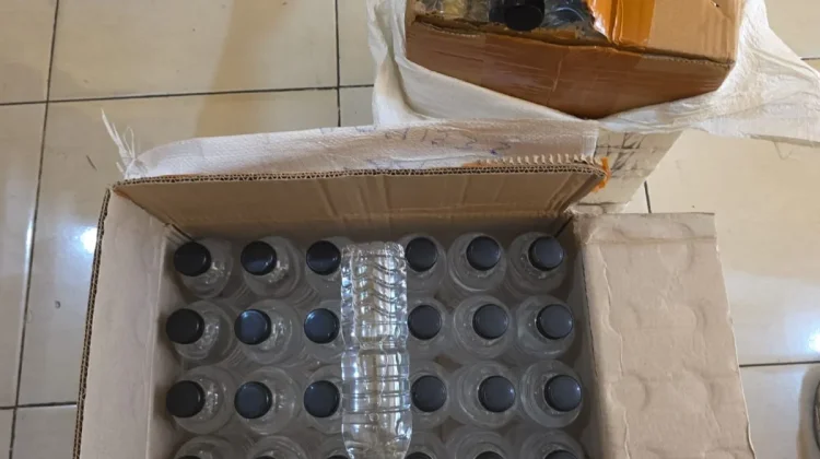 Bea Cukai Malang Gagalkan Kiriman 50 Botol Arak Bali Ilegal