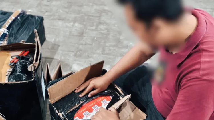 Sebanyak 3.059 Botol Miras dan 36.800 Rokok Ilegal Disita Bea Cukai Malang