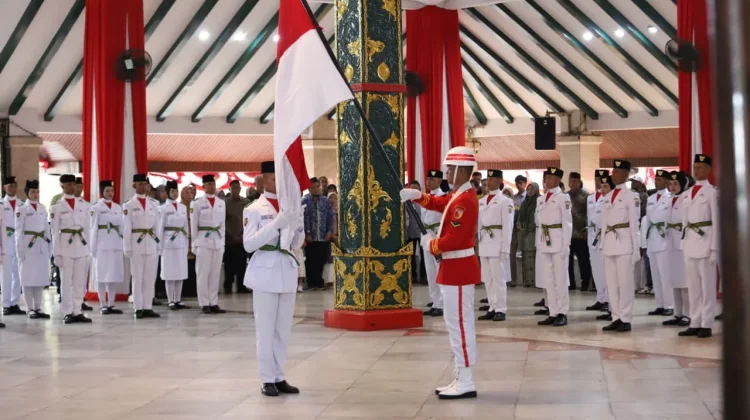 Bupati Malang Kukuhkan 75 Paskibraka, Minta Pelajar Bijak Gunakan Teknologi