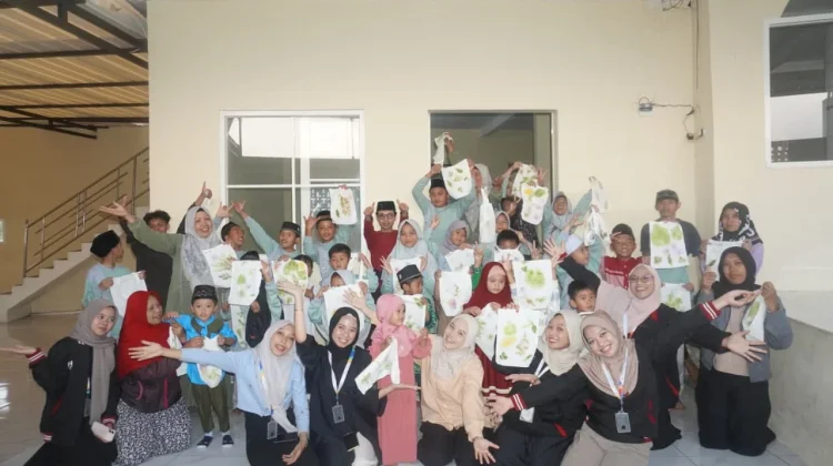 Mahasiswa KKN MAs 76 Ajak Anak TPQ Nur Rohman Berkreasi lewat Ecoprint