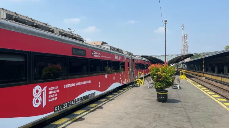Sambut HUT RI, Livery Merah Putih Warnai KA Gajayana di Stasiun Malang