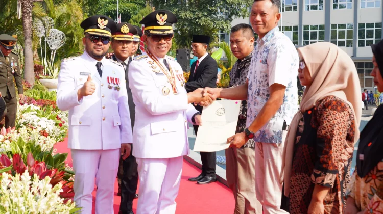 Momentum HUT ke-81 RI, 10 Warga Batu Terima Sertifikat PTSL