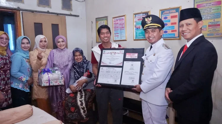 Walikota Adi Wibowo Kunjungi Bayi Lahir Tepat 17 Agustus 2026 di Kota Pasuruan
