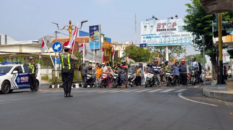 Detik-detik Proklamasi di Traffic Light Brak, Pengendara Kompak Hormat Merah Putih