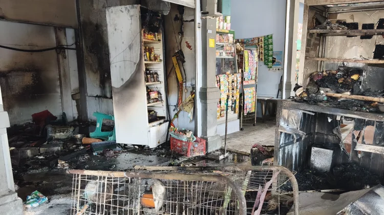 Kompor Lupa Dimatikan, Kios Pedagang di Istana Gebang Terbakar