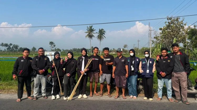 Gerakan Sawah Bebas Tikus, KKN MAs Kelompok 80 Edukasi Petani Desa Pandanajeng