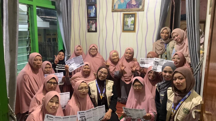 Manfaatkan Limbah Kulit Nanas, KKN MAs 76 Latih Ibu-Ibu Tulungrejo Bikin Tepache