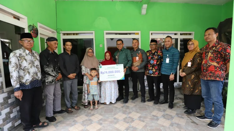 Keluarga Pekerja Rentan di Giripurno Terima Santunan Rp74 Juta