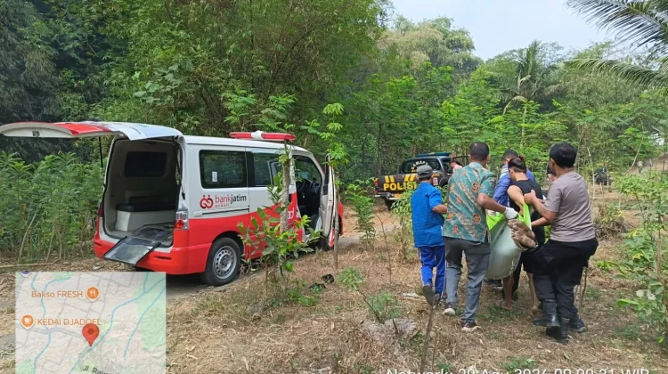 Diduga Mengantuk, Mobil Pikap Terjun ke Arah Sungai di Selopuro