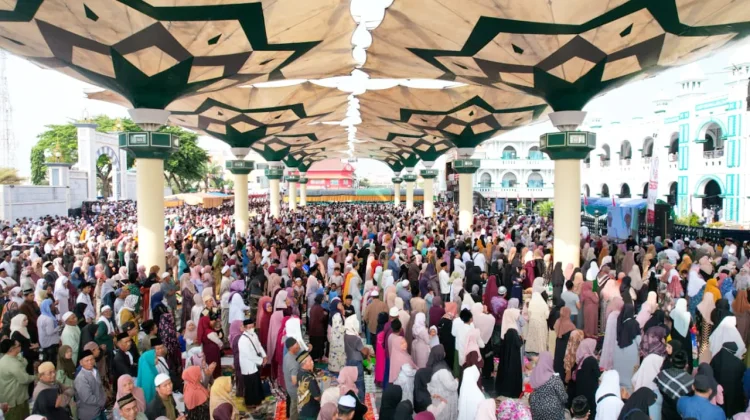 Puluhan Ribu Umat Islam Hadiri Haul Kiyai Hamid ke 45