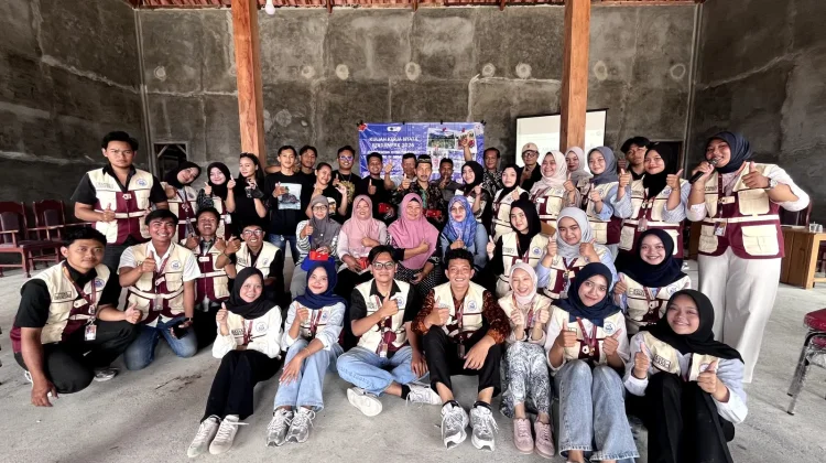 KKN Berdampak 185 UMM Ubah Serbuk Kayu Menjadi Briket