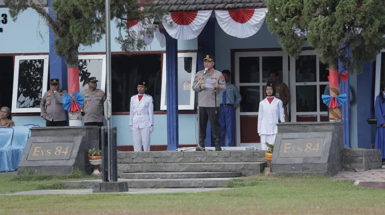Kapolres Blitar Tekankan Disiplin Pelajar di SMAN 1 Talun