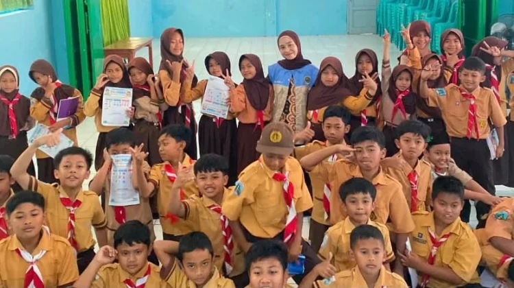 Ciptakan Siswa Peduli Lingkungan dan Terampil Berbahasa, Mahasiswa KKN MAs Gelar E