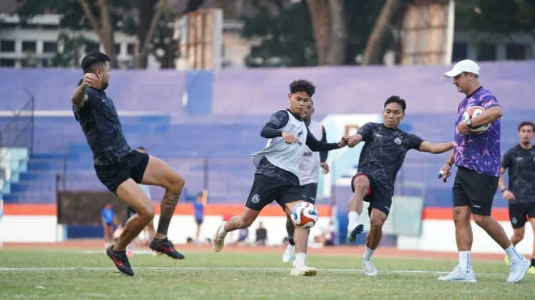Arema FC Latihan Bersama Deltras Digelar Tertutup