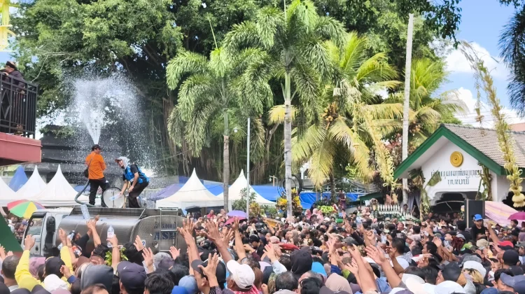 Siraman Gong Kiai Pradah Gerakkan Ekonomi Warga Blitar