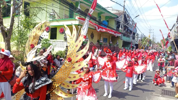 Ribuan Warga Meriahkan Semi Carnival RW 4 Polehan Kota Malang