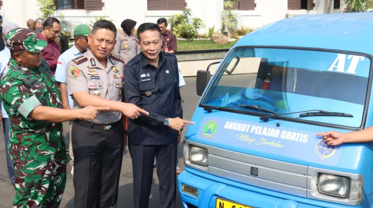 66 Angkot Pelajar Gratis Resmi Diluncurkan