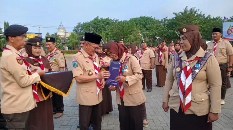 Kak Shobih Pimpin Upacara Peringatan Hari Pramuka ke 65 di Kabupaten Pasuruan