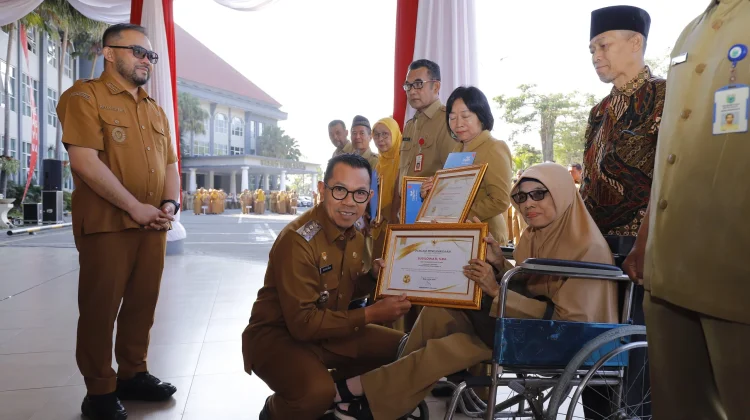 Wali Kota Batu Nurochman Apresiasi Pengabdian 11 ASN Purna Tugas