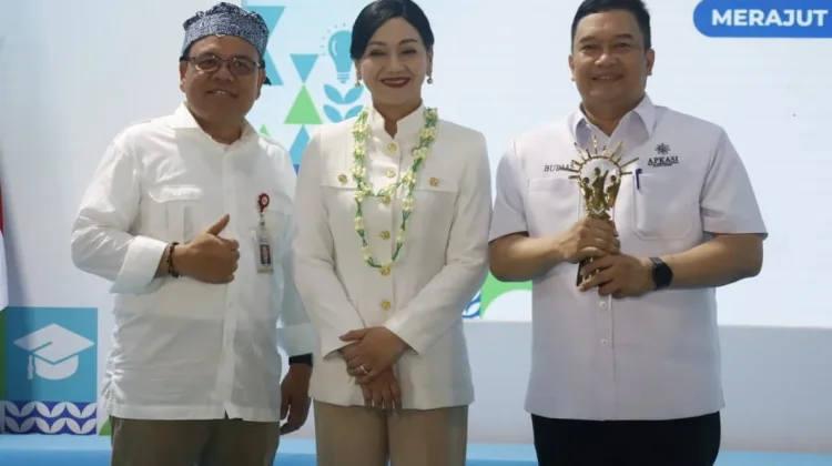 Kabupaten Malang Raih Penghargaan Literasi Keuangan Terbaik