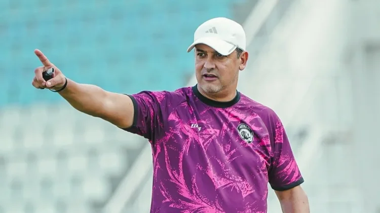 Tiga Penyerang Absen, Marcos Tetap Targetkan Arema FC Bermain Menyerang