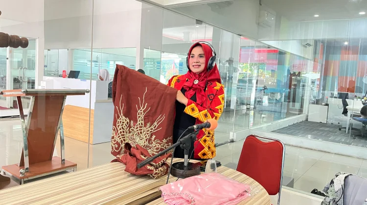 Melani Utamakan Konsultasi sebelum Membuat Busana Pelanggan