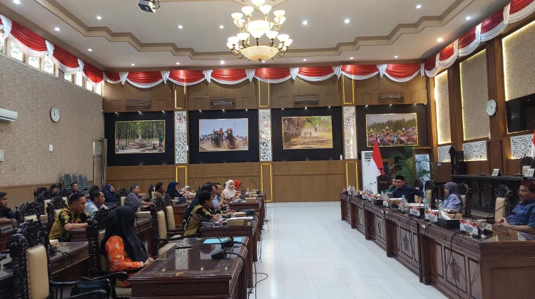 DPRD Probolinggo Minta Sekolah Perketat Pengawasan PKL Siswa