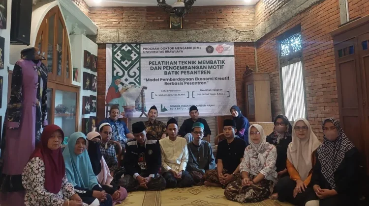 UB Dampingi Pesantren Kanzun Najah Kembangkan Batik Beridentitas Santri