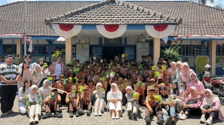 HIMASIGI UB Edukasi Lingkungan Siswa SDN 1 Pakiskembar