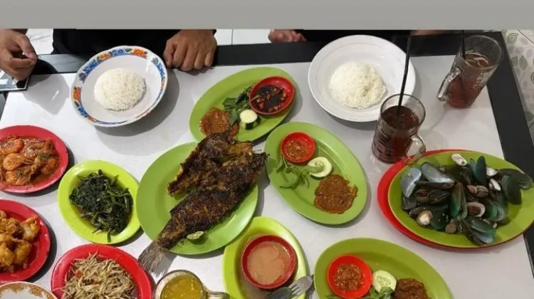 Lalapan Cak Rie Hadirkan Ragam Seafood dengan Bumbu Menggugah Selera