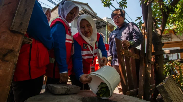 ECOTON Kelola Sampah Organik dari Rumah melalui Program Kampung MOZAIK