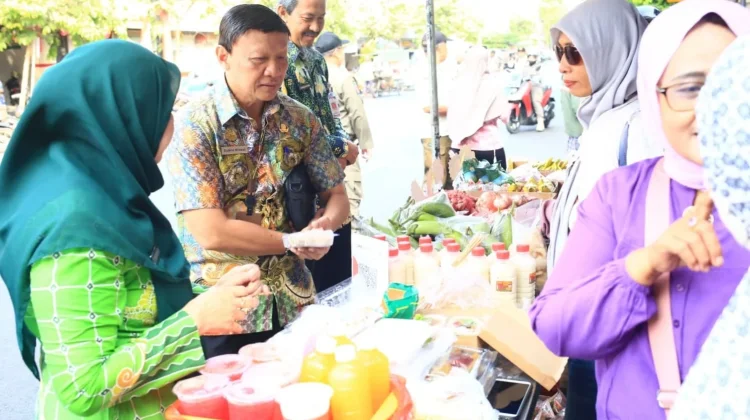 Warga Antre GPM di Kota Probolinggo, Beras SPHP dan Minyakita Jadi Buruan