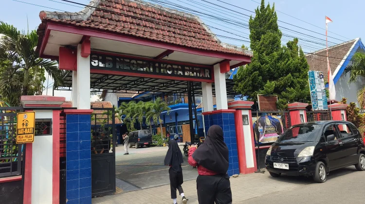 Sejumlah Siswa SLB Negeri 1 Kota Blitar Alami Sakit Perut usai Konsumsi MBG