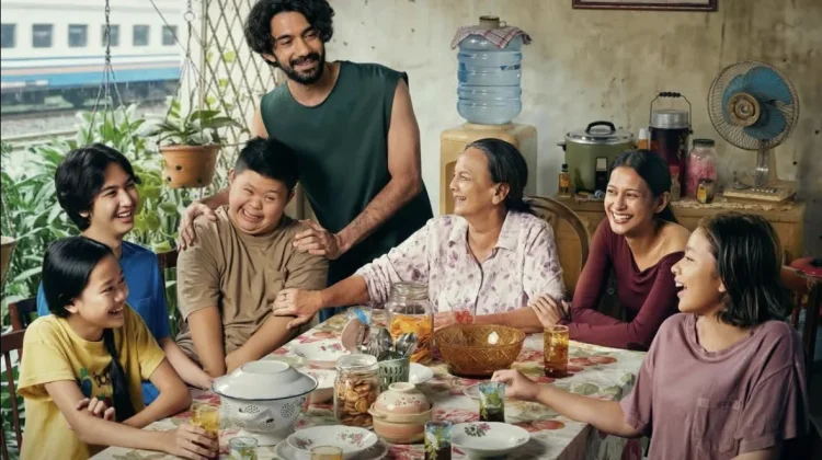 Semua Akan Baik-Baik Saja, Kini Jadi Top 1 Film Indonesia di Netflix