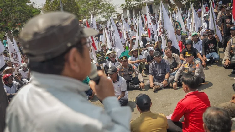 Polres Blitar Kawal Aksi Petani dan Mahasiswa Sampaikan Aspirasi Reforma Agraria