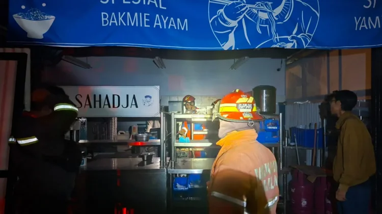 Kebakaran Warung Madura, Damkar Sebut Api Diduga Menyambar Jerigen Bensin